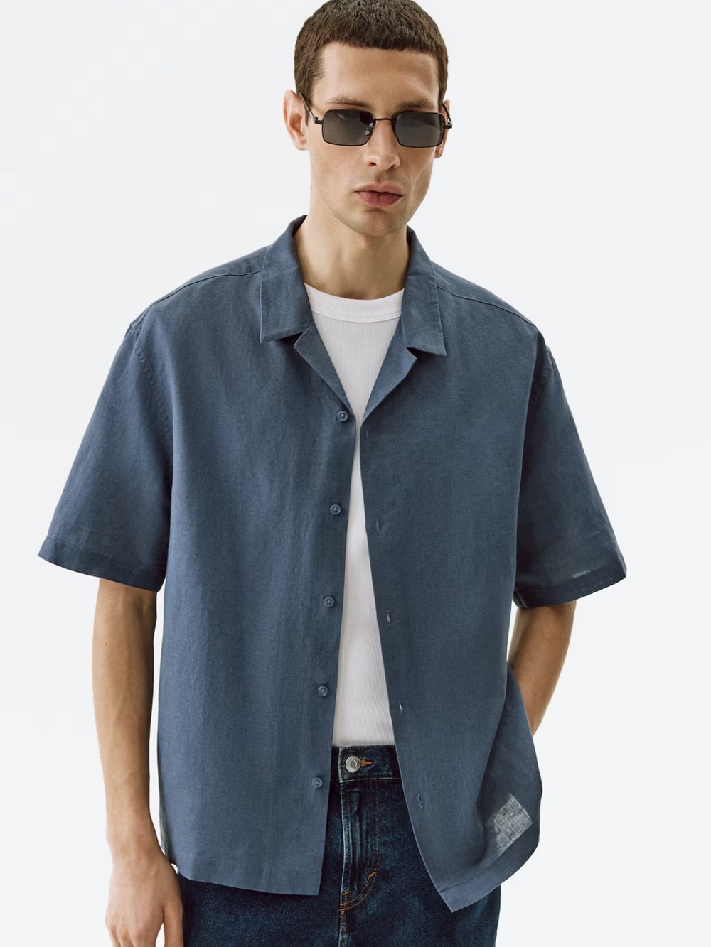 H&M Men's Short-Sleeve Button-Down Shirt in Dark Blue